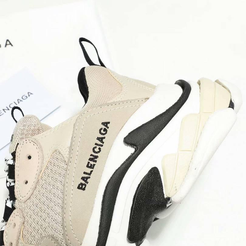 Men/Women Balenciaga Triple S  Sneaker Khaki/Black