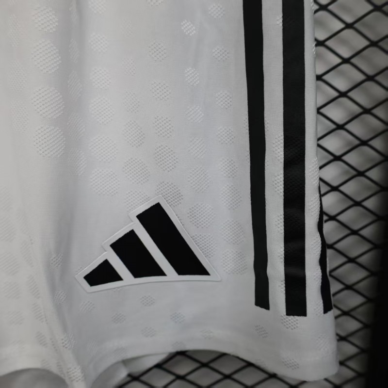 Player Version 25/26 Newcastle United Home Shorts