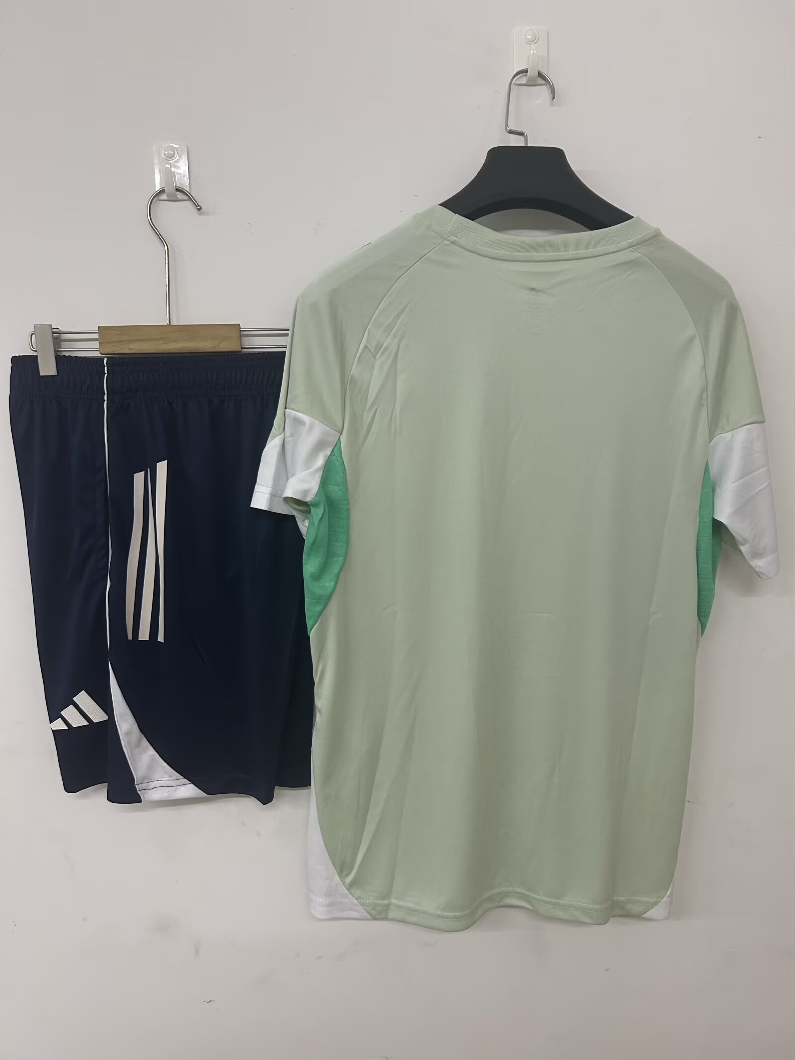 25/26 Aston Villa Pre-Match Jersey Light Green+ Shorts