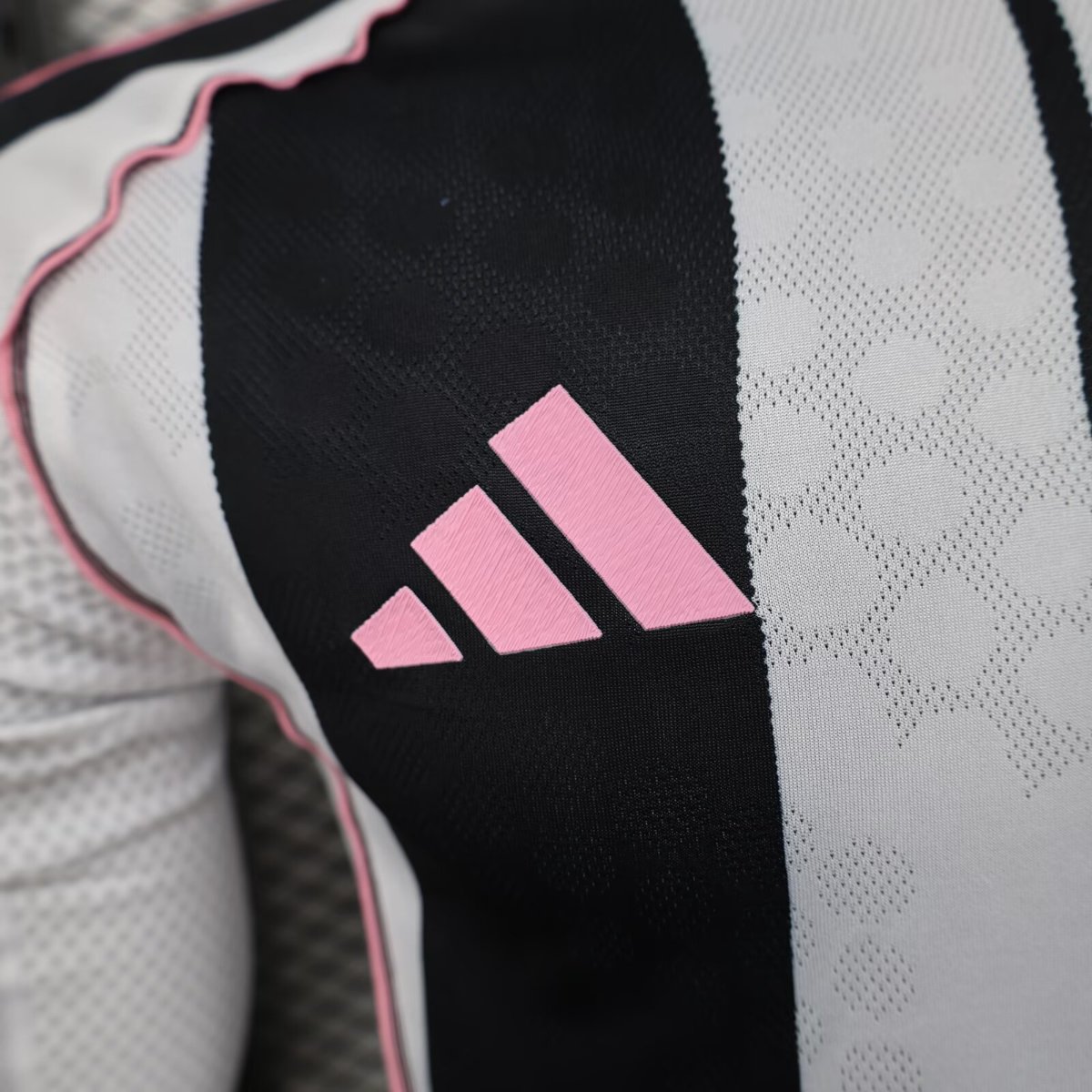 Player Version 25/26 Juventus Home Long Sleeve Jersey